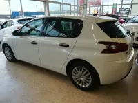 Usado Peugeot 308 Access 100 CV (73 kW) 2019 Blanco Berlina
