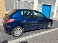 Usado Peugeot 206 70 CV (51 kW) 2006 Azul Berlina