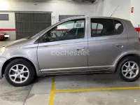 Usado Toyota Yaris Luna 75 CV (55 kW) 2003 Gris / plata Berlina