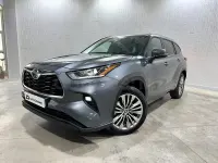 Usado Toyota Highlander Advance 246 CV (180 kW) 2022 Gris / plata SUV