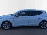 Usado Seat Leon FR 150 CV (110 kW) 2024 Blanco Familiar