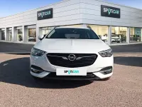 Usado Opel Insignia Selective 136 CV (100 kW) 2017 Blanco Familiar