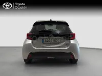 Usado Toyota Yaris Hybrid Active 116 CV (85 kW) 2025 Gris / plata Berlina