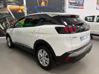 Usado Peugeot 3008 Active 120 CV (88 kW) 2018 Blanco SUV
