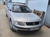 Usado VW Passat Comfortline 110 CV (80 kW) 1999 Gris / plata Familiar