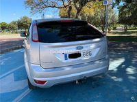 Usado Ford Focus Trend 109 CV (80 kW) 2008 Gris / plata Berlina