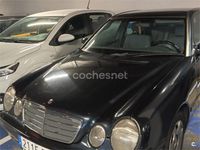 Usado Mercedes E220 Elegance 143 CV (105 kW) 2002 Azul Berlina