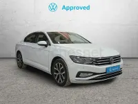 Usado VW Passat Executive 150 CV (110 kW) 2022 Blanco Familiar