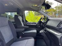 Usado Peugeot Traveller Business-Line 180 CV (132 kW) 2025 Gris / plata Monovolumen