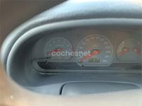 Usado Volvo V40 115 CV (84 kW) 1999 Azul Familiar