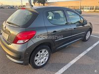 Usado Peugeot 207 68 CV (50 kW) 2013 Gris / plata Berlina