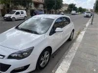 Usado Opel Astra Selective 165 CV (121 kW) 2015 Blanco Berlina