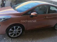 Usado Ford Fiesta Titanium 100 CV (73 kW) 2017 Granate Utilitario