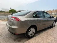 Usado Renault Laguna III 110 CV (80 kW) 2014 Marrón Berlina