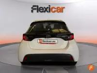 Usado Mazda 2 Comfort 116 CV (85 kW) 2023 Blanco Utilitario