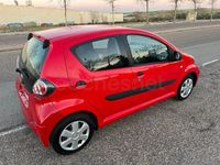 Usado Toyota Aygo Live 68 CV (50 kW) 2010 Rojo Utilitario