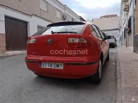 Usado Seat Leon Stella 110 CV (80 kW) 2005 Rojo Utilitario
