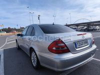 Usado Mercedes E270 Elegance 177 CV (130 kW) 2003 Gris / plata Berlina