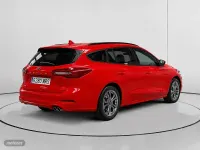 Usado Ford Focus ST-Line 125 CV (91 kW) 2024 Rojo Familiar
