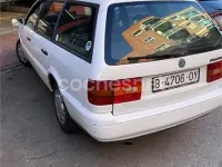 Usado VW Passat 115 CV (84 kW) 1994 Blanco Familiar