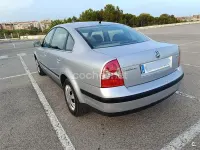 Usado VW Passat Comfortline 130 CV (95 kW) 2001 Gris / plata Berlina