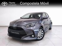 Usado Toyota Yaris Hybrid Active 116 CV (85 kW) 2022 Gris / plata Berlina