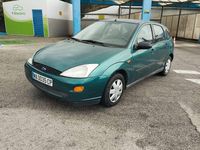 Usado Ford Focus Ambiente 101 CV (74 kW) 1999 Verde Utilitario