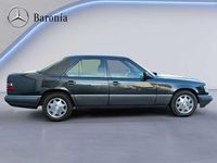 Usado Mercedes E300 147 CV (108 kW) 1995 Azul Berlina