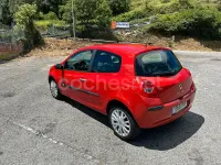 Usado Renault Clio II Dynamique 85 CV (62 kW) 2006 Rojo Berlina