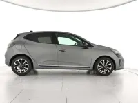 Usado Renault Clio Techno 99 CV (72 kW) 2025 Gris Utilitario