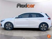 Usado Hyundai i30 121 CV (88 kW) 2024 Blanco Berlina