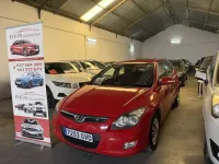 Usado Hyundai i30 Comfort 90 CV (66 kW) 2010 Rojo Familiar