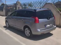 Usado Peugeot 5008 Allure 120 CV (88 kW) 2014 Gris Monovolumen