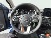Usado Kia Ceed 140 CV (102 kW) 2019 Azul Utilitario