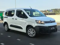 Usado Citroën Berlingo Feel 102 CV (75 kW) 2022 Blanco Monovolumen