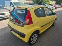 Usado Peugeot 107 54 CV (39 kW) 2009 Amarillo Utilitario