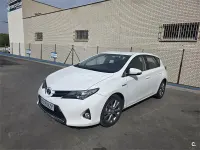 Usado Toyota Auris Hybrid Advance 136 CV (100 kW) 2014 Blanco Berlina