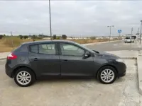 Usado Renault Mégane III Authentique 90 CV (66 kW) 2011 Gris / plata Berlina