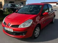 Usado Renault Clio II 85 CV (62 kW) 2009 Rojo Berlina