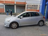 Usado Toyota Auris Active 90 CV (66 kW) 2015 Gris / plata Berlina