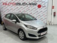 Usado Ford Fiesta Trend 75 CV (55 kW) 2016 Gris / plata Berlina