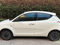 Usado Lancia Ypsilon Gold 69 CV (50 kW) 2015 Blanco Utilitario