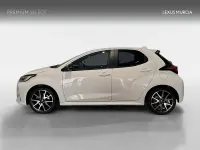 Usado Toyota Yaris Hybrid Style 68 CV (50 kW) 2022 Blanco SUV