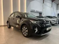 Usado Kia Stonic 84 CV (61 kW) 2022 Negro SUV