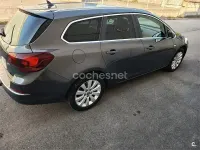 Usado Opel Astra Excellence 136 CV (100 kW) 2014 Negro Familiar