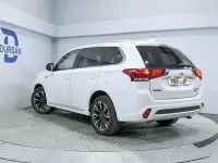 Usado Mitsubishi Outlander P-HEV 204 CV (150 kW) 2016 Blanco SUV