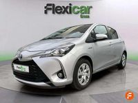 Usado Toyota Yaris Hybrid Active 99 CV (72 kW) 2019 Gris Utilitario