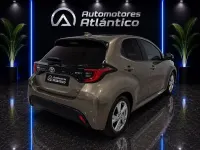 Usado Toyota Yaris Hybrid Active 116 CV (85 kW) 2025 Marrón Utilitario