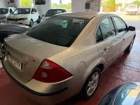 Usado Ford Mondeo Ghia 155 CV (114 kW) 2004 Beige Berlina