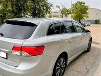 Usado Toyota Avensis Comfort 124 CV (91 kW) 2014 Gris / plata Familiar